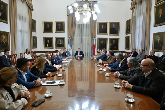 Caputo dialogó con Martiarena y Dalcol sobre la marcha de la economía