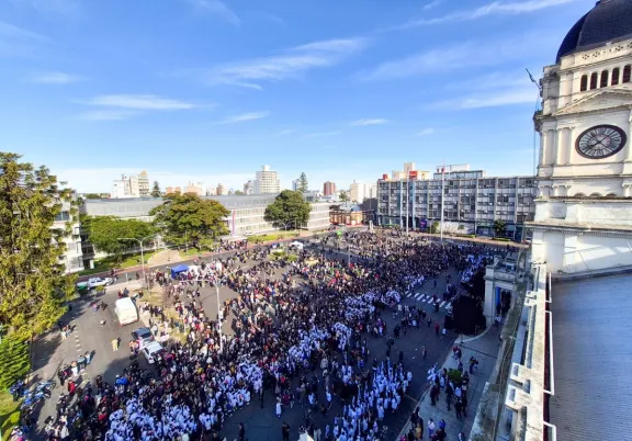 Miles de alumnos juraron a la Bandera ante la vicegobernadora Aluani