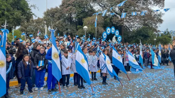 Emotivo acto del Día de la Bandera con la jura de 515 estudiantes y adultos mayores