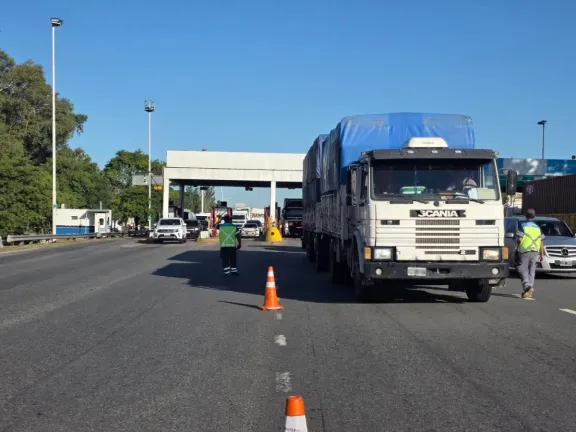 En Zárate controlarán que camiones y micros respeten el carril derecho de circulación