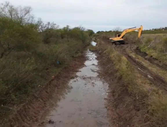 Avanza la limpieza y el mantenimiento en la Cuenca del Salinas en Urdinarrain