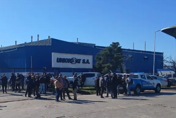 Unión Bat comunicó despidos a un centenar de trabajadores y dejaría de operar en la ciudad
