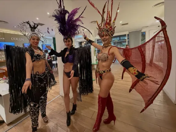 Gualeguaychú y Paraná fueron protagonistas en la muestra Carnavales de Europa a América Latina