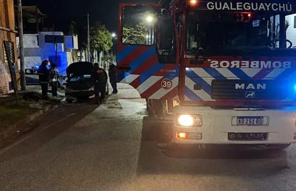 Un vehículo se incendió en la madrugada