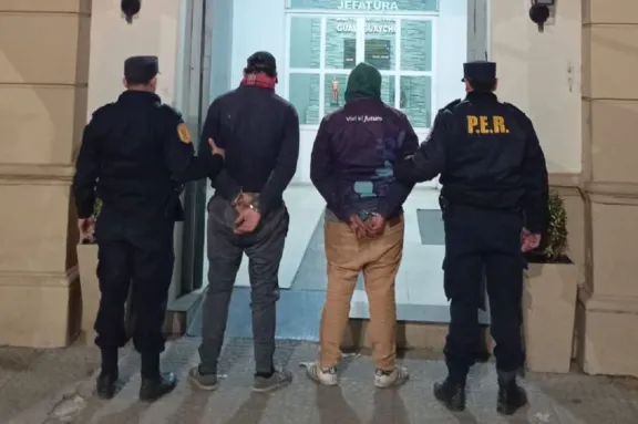 Sorprendidos dentro de una obra: dos hombres fueron detenidos por intento de robo y recuperaron una hormigonera sustraída