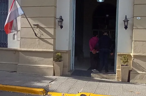 Una joven acusada de robo se entregó ante la Fiscalía