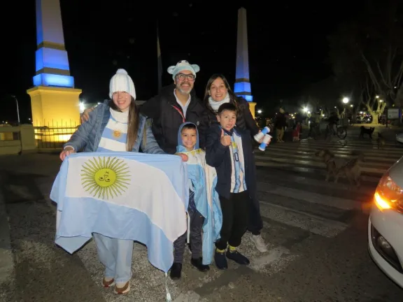 A pesar del frío, Gualeguaychú celebró el triunfo de la Selección Argentina