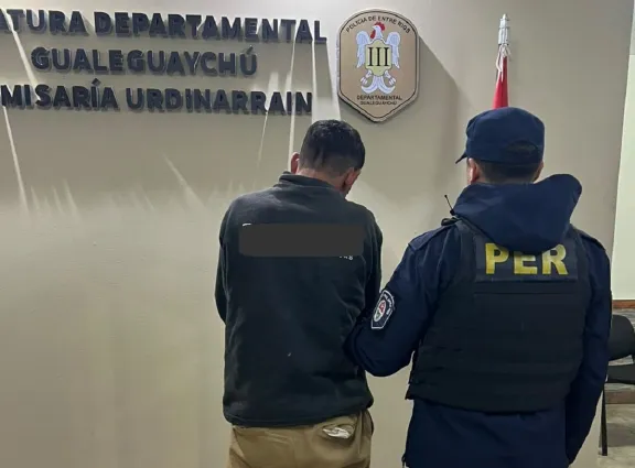 Urdinarrain: manejaba borracho, se le salió una rueda y agredió a los policias