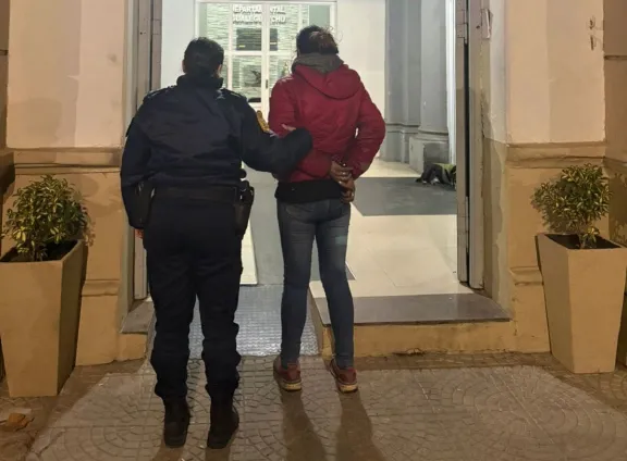 Detuvieron a una mujer por una presunta estafa en un comercio