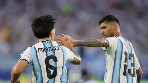 Lisandro Martínez, del palo santo al agua bendita: Los hinchas deben estar muy orgullosos de la Selección