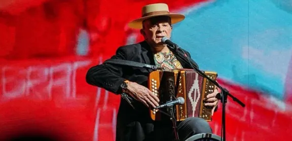 Antonio Tarragó Ros donó su obra "El Alma Entrerriana" al patrimonio cultural provincial