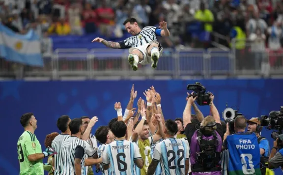 Con temperamento, Argentina lo dio vuelta y remontó un partido que lo dejaba fuera del Mundial