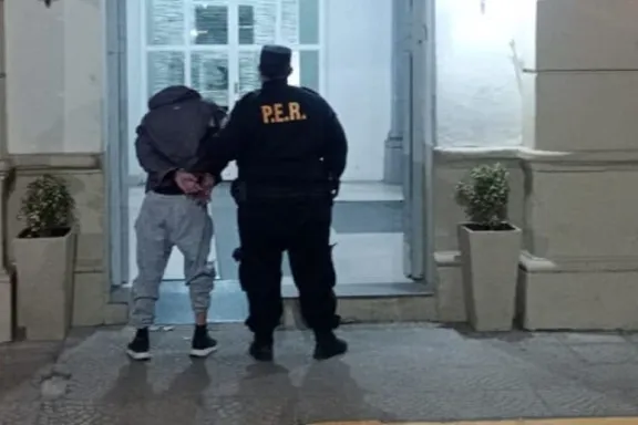 Un hombre fue detenido tras provocar daños en una vivienda y resistirse a la autoridad