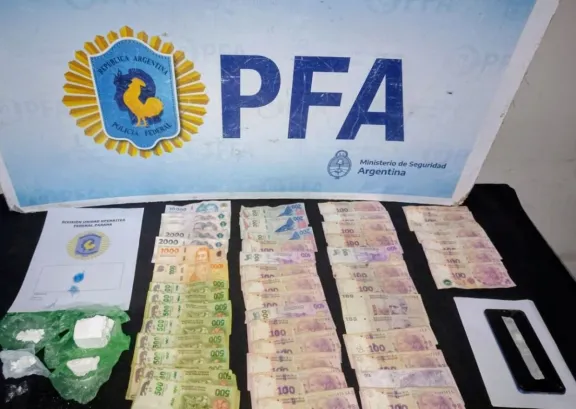 Cayó un dealer en plena calle y mientras vendía drogas en Paraná