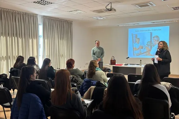 Cucaier capacitó a más de 300 trabajadores de salud en comunicación de situaciones críticas