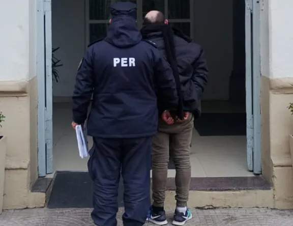 Gualeguaychú: Detienen a un hombre acusado de ingresar a una vivienda y desplazarse por los techos