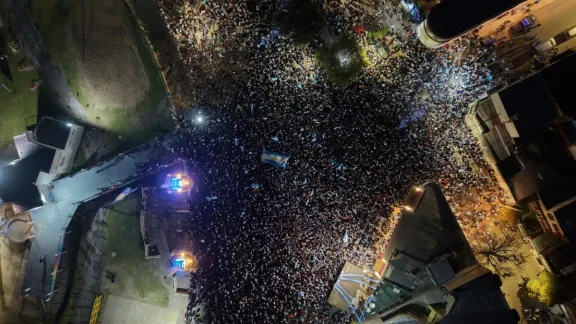Más de 20 mil personas colmaron la Costanera para celebrar el pase de Argentina a la final del Mundial