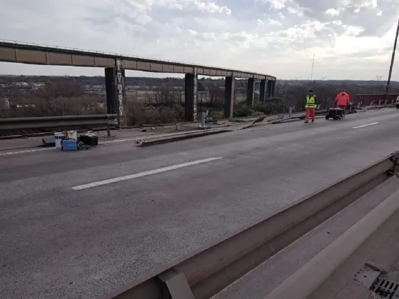 Reparan las barandas del puente Urquiza tras el siniestro que costó la vida de un camionero