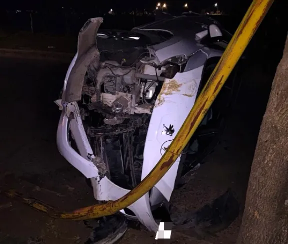 Chocó, se fugó y volcó: detuvieron al joven conductor