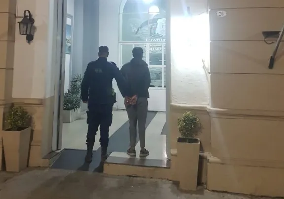 Lo interceptaron de madrugada con un ventilador y no pudo justificar su procedencia: quedó detenido