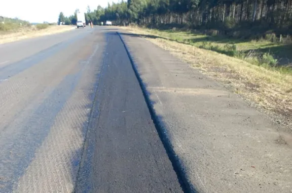 Repavimentan tramos de banquina en la ruta nacional 14