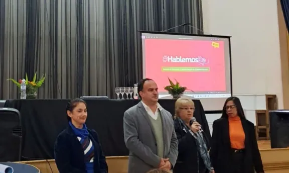 Más de 600 docentes participaron de una jornada sobre consumos digitales y ciberbullying