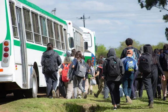 El transporte rural acerca a más de 10.000 estudiantes a la escuela