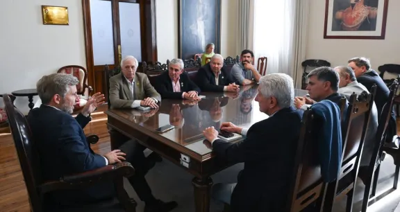 Frigerio recibió a representantes de CRA y Farer por los caminos rurales