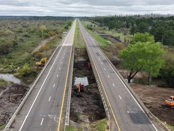 Profundizan los canales en los arroyos sobre la ruta 14 ante posibles lluvias intensas