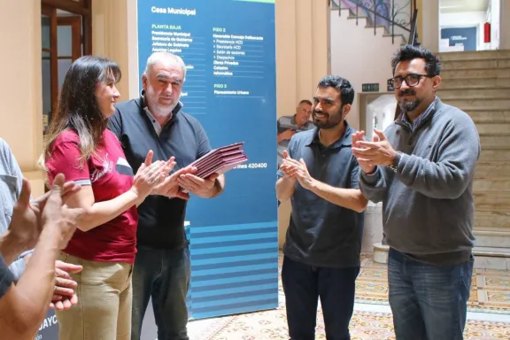 Dos cooperativas de trabajo recibieron su documentación oficial